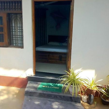 Nethmi Rooms Negombo Exteriör bild
