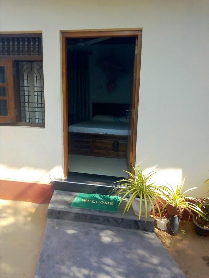 Nethmi Rooms Negombo Exteriör bild